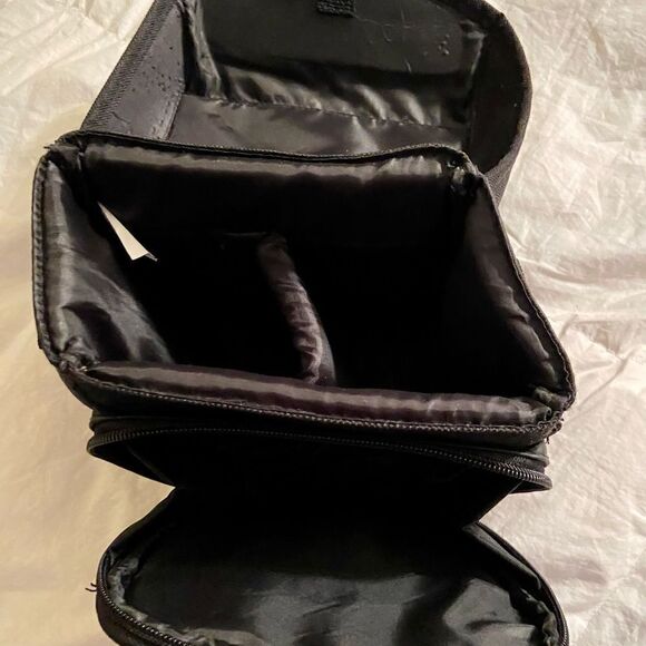 Ambico Camera Bag Model P-2505 Used as Prop on TV - Picture 6 of 14